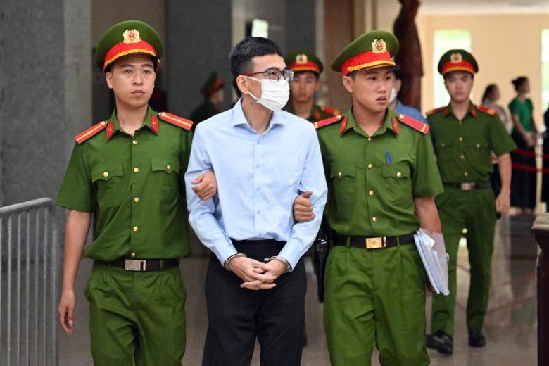 Xử ph&uacute;c thẩm vụ FLC: Chỉ c&oacute; 4 trong số 25 bị c&aacute;o muốn n&oacute;i lời sau c&ugrave;ng- Ảnh 2.