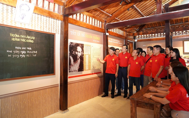 Về trường dạy làm báo đầu tiên giữa núi rừng ATK- Ảnh 4. Về trường dạy làm báo đầu tiên giữa núi rừng ATK- Ảnh 4.