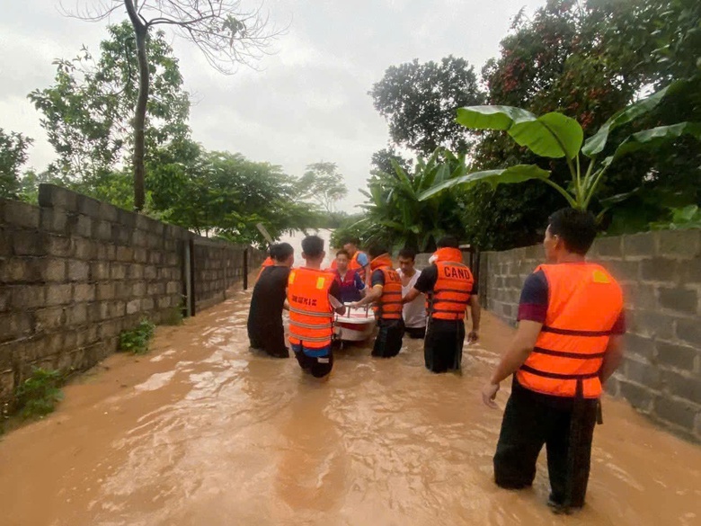 Th&aacute;i Nguy&ecirc;n: Mưa lớn k&eacute;o d&agrave;i g&acirc;y ngập s&acirc;u nhiều nơi, giao th&ocirc;ng t&ecirc; liệt- Ảnh 2.
