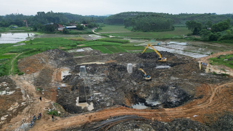 Phú Thọ: Đảm bảo tiến độ đường dây 500kV qua địa hình phức tạp huyện Đoan Hùng- Ảnh 1. Phú Thọ: Đảm bảo tiến độ đường dây 500kV qua địa hình phức tạp huyện Đoan Hùng- Ảnh 1.