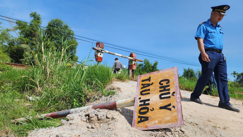 C&aacute;ch l&agrave;m hay trong xo&aacute; lối đi tự mở qua đường sắt ở Quảng Ng&atilde;i- Ảnh 9.