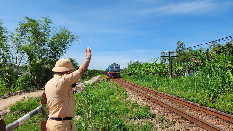 C&aacute;ch l&agrave;m hay trong xo&aacute; lối đi tự mở qua đường sắt ở Quảng Ng&atilde;i- Ảnh 10.