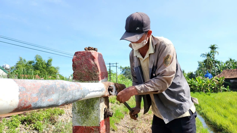 C&aacute;ch l&agrave;m hay trong xo&aacute; lối đi tự mở qua đường sắt ở Quảng Ng&atilde;i- Ảnh 6.