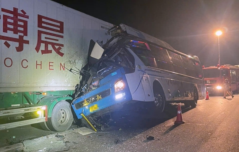 Dừng xe nghỉ ngơi tr&ecirc;n l&agrave;n khẩn cấp cao tốc, t&agrave;i xế ngỡ ng&agrave;ng v&igrave; mức phạt nặng- Ảnh 1.