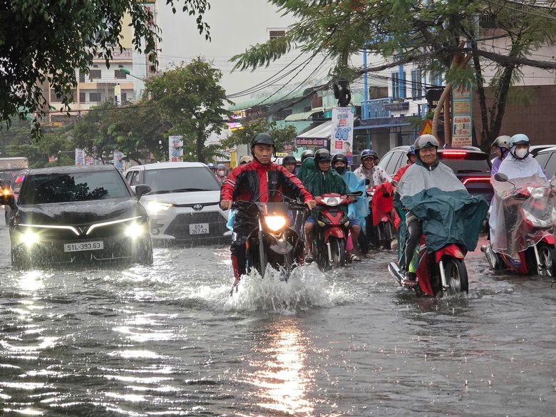 Cần Thơ lên phương án đưa đón thí sinh nếu mưa to, đường ngập- Ảnh 1. Cần Thơ lên phương án đưa đón thí sinh nếu mưa to, đường ngập- Ảnh 1.