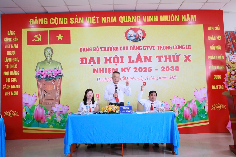 Đại hội Đảng bộ trường Cao đẳng GTVT TƯ III lần thứ X: Đo&agrave;n kết - Đổi mới - Ph&aacute;t triển- Ảnh 3.