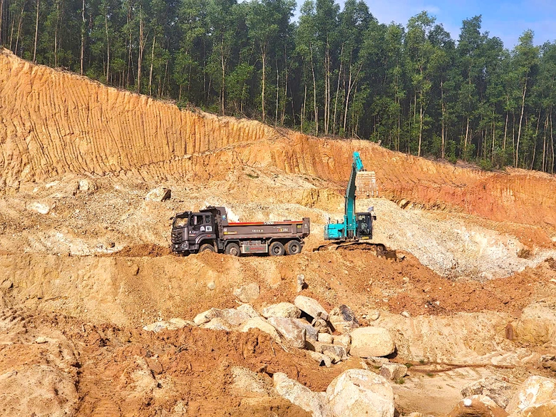 Doanh nghiệp phản ánh sai phạm đấu giá khoáng sản, Sở NN&MT Quảng Ngãi lên tiếng- Ảnh 4. Doanh nghiệp phản ánh sai phạm đấu giá khoáng sản, Sở NN&MT Quảng Ngãi lên tiếng- Ảnh 4.