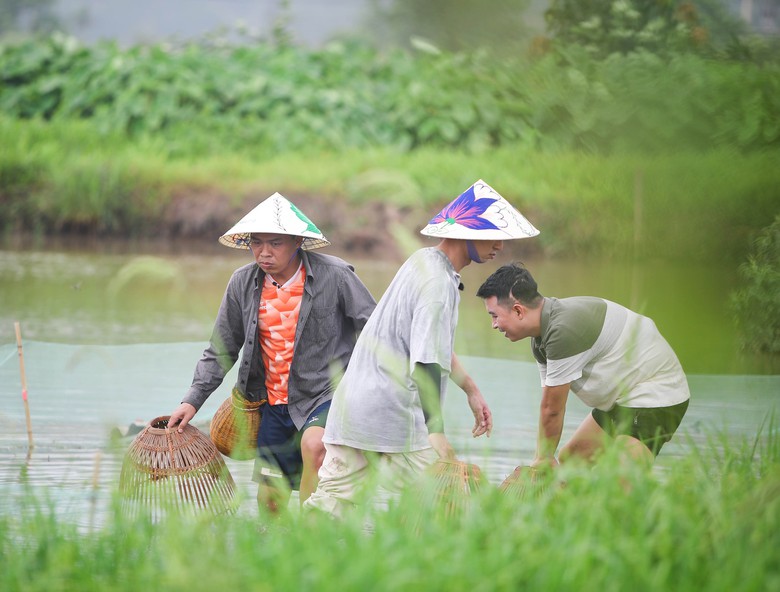 Bố ơi m&igrave;nh đi đ&acirc;u thế tập 6: Bỏ phố về qu&ecirc;, c&aacute;c cặp bố con khổ khi l&agrave;m n&ocirc;ng d&acirc;n- Ảnh 5.