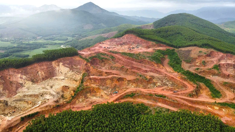 Quảng Ngãi đấu giá thành công 13 mỏ khoáng sản, trữ lượng gần 2,3 triệu m3- Ảnh 2. Quảng Ngãi đấu giá thành công 13 mỏ khoáng sản, trữ lượng gần 2,3 triệu m3- Ảnh 2.