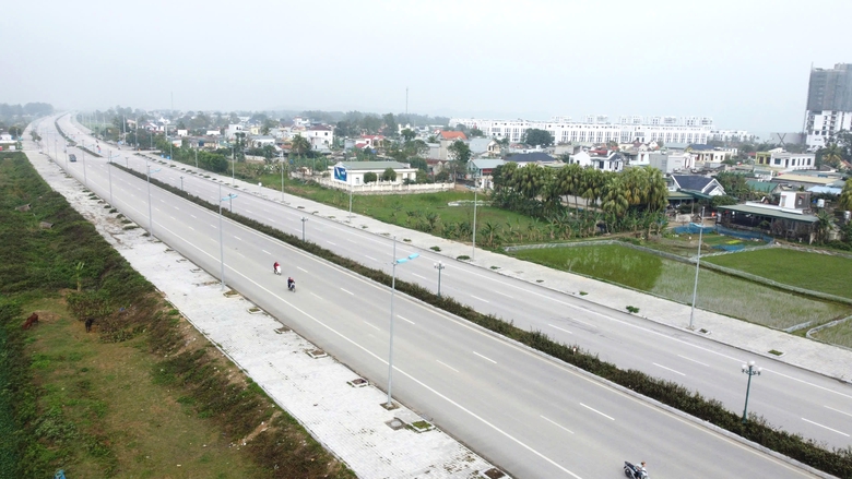 Đường ven biển Thanh Hóa: Mới hoàn thành 1/3, vướng nhiều khó khăn- Ảnh 1. Đường ven biển Thanh Hóa: Mới hoàn thành 1/3, vướng nhiều khó khăn- Ảnh 1.