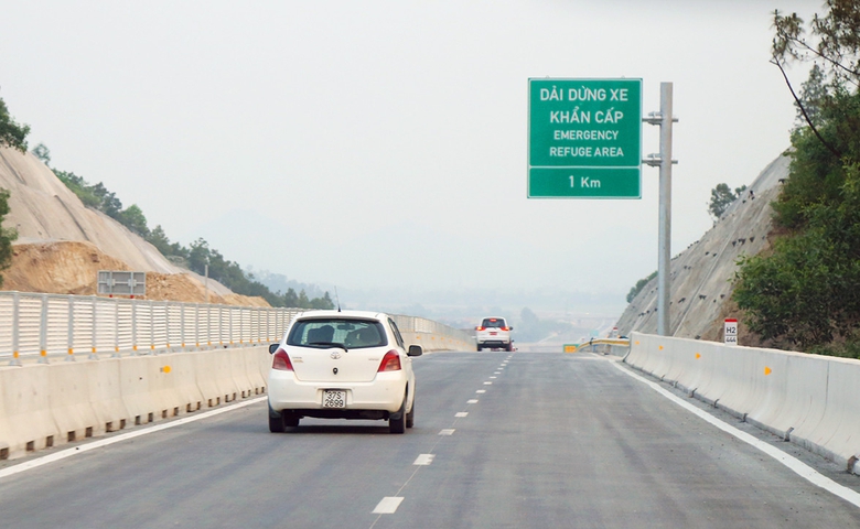 Dừng xe nghỉ ngơi tr&ecirc;n l&agrave;n khẩn cấp cao tốc, t&agrave;i xế ngỡ ng&agrave;ng v&igrave; mức phạt nặng- Ảnh 4.