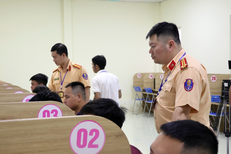 CSGT H&agrave; Nội tổ chức kỳ s&aacute;t hạch l&aacute;i xe đầu ti&ecirc;n, nhiều học vi&ecirc;n thi đạt- Ảnh 8.