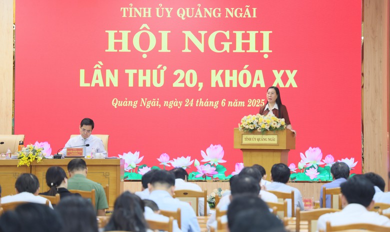 Quảng Ng&atilde;i: Hoạt động vận tải tăng mạnh, đ&ocirc; thị h&oacute;a tiến triển r&otilde; n&eacute;t- Ảnh 1.