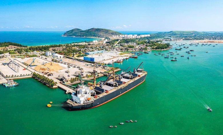 Quảng Ng&atilde;i: Hoạt động vận tải tăng mạnh, đ&ocirc; thị h&oacute;a tiến triển r&otilde; n&eacute;t- Ảnh 2.