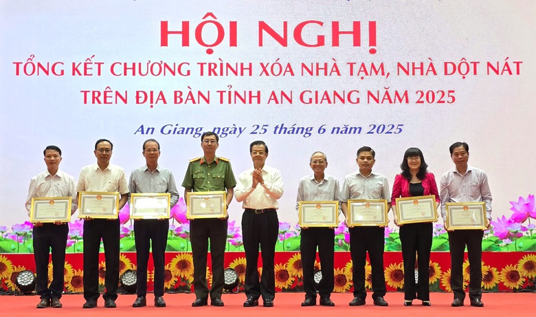 An Giang: 207 tỷ đồng x&acirc;y mới, sửa chữa 3.135 căn nh&agrave; tạm, nh&agrave; dột n&aacute;t- Ảnh 3.