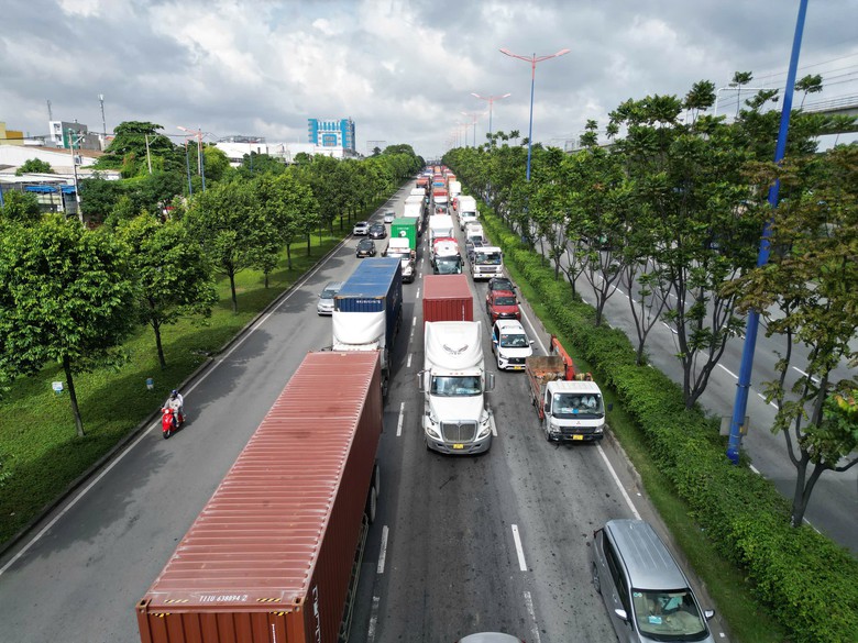 Lộ trình kiểm soát khí thải: Đồng hành tháo gỡ khó khăn cho doanh nghiệp vận tải- Ảnh 2. Lộ trình kiểm soát khí thải: Đồng hành tháo gỡ khó khăn cho doanh nghiệp vận tải- Ảnh 2.