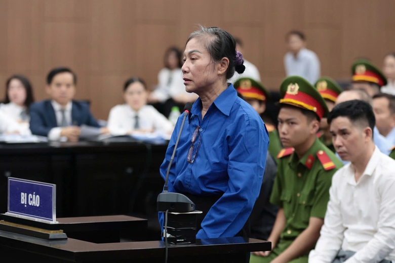 Bị cáo Hoàng Thị Thúy Lan đổi lời khai, thừa nhận đã nhận 1 triệu USD tiền hối lộ- Ảnh 1. Bị cáo Hoàng Thị Thúy Lan đổi lời khai, thừa nhận đã nhận 1 triệu USD tiền hối lộ- Ảnh 1.