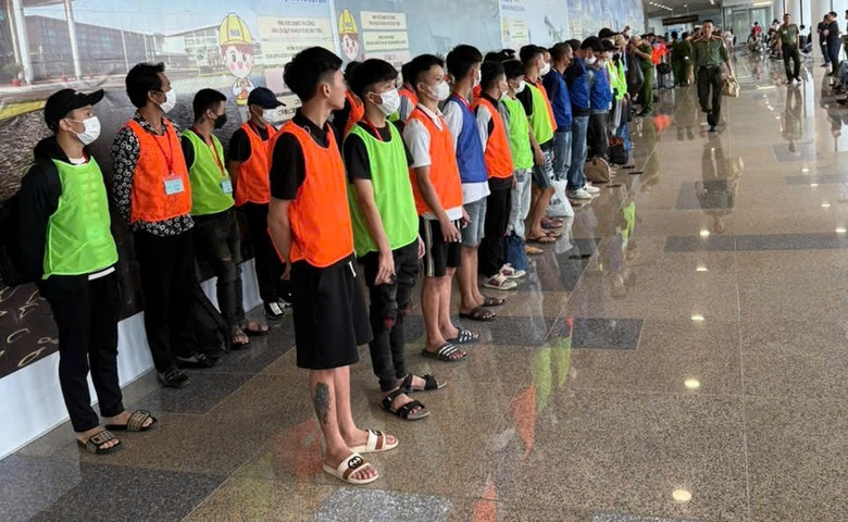 Nghệ An: Ph&aacute; băng nh&oacute;m chiếm đoạt hơn 2.000 tỷ đồng qua tr&ograve; lừa đảo "l&agrave;m nhiệm vụ"- Ảnh 2.