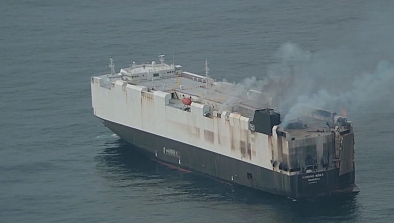 T&agrave;u chở khoảng 3.000 &ocirc; t&ocirc; tới Mexico bị ch&igrave;m tại Bắc Th&aacute;i B&igrave;nh Dương- Ảnh 1.