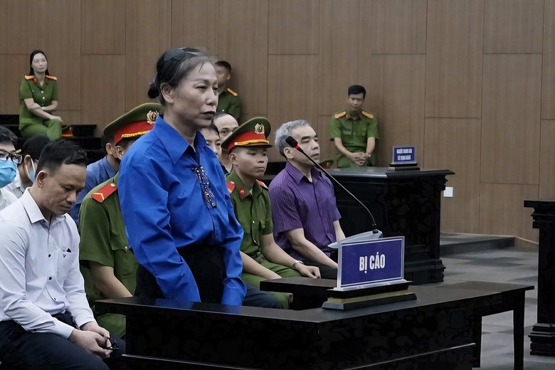 Cựu B&iacute; thư Vĩnh Ph&uacute;c khai d&ugrave;ng tiền nhận hối lộ để "l&agrave;m từ thiện"- Ảnh 1.