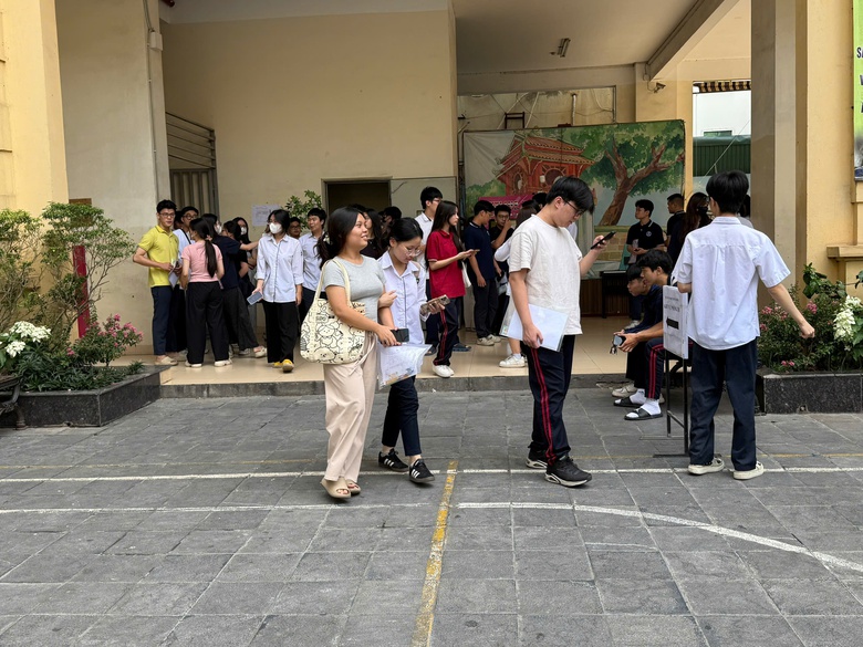 Th&iacute; sinh cả nước ho&agrave;n tất thủ tục dự thi THPT 2025- Ảnh 5.