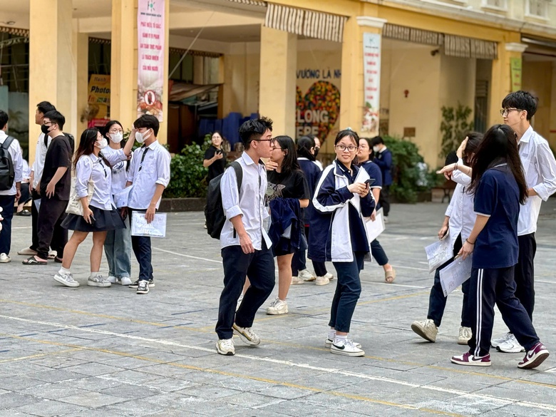 Th&iacute; sinh cả nước ho&agrave;n tất thủ tục dự thi THPT 2025- Ảnh 6.