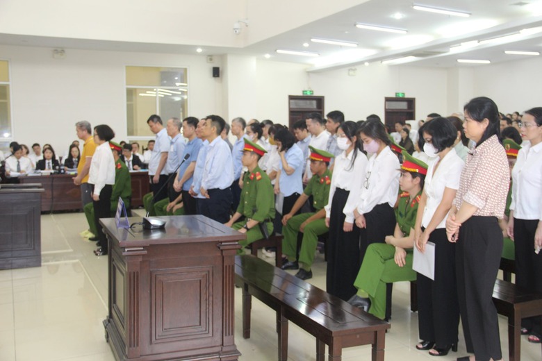 Cựu Chủ tịch FLC Trịnh Văn Quyết được giảm án còn 7 năm tù, phạt 4 tỷ đồng- Ảnh 3. Cựu Chủ tịch FLC Trịnh Văn Quyết được giảm án còn 7 năm tù, phạt 4 tỷ đồng- Ảnh 3.