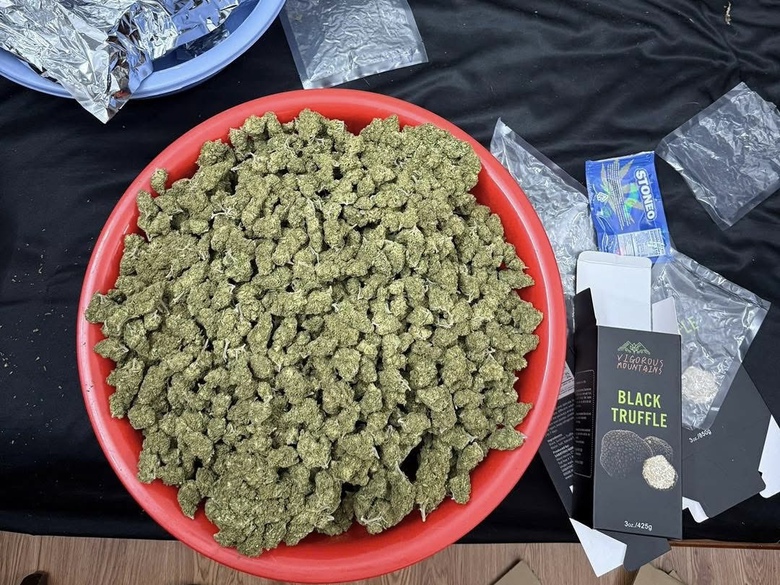 Tuy&ecirc;n Quang: Triệt ph&aacute; đường d&acirc;y bu&ocirc;n b&aacute;n cần sa, thu giữ 10kg chất g&acirc;y nghiện- Ảnh 2.