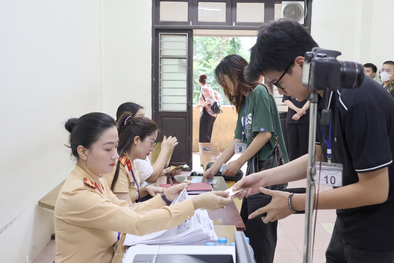 CSGT H&agrave; Nội bắt đầu tổ chức s&aacute;t hạch bằng l&aacute;i xe m&aacute;y- Ảnh 2.