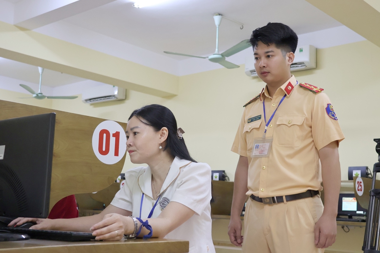 CSGT H&agrave; Nội bắt đầu tổ chức s&aacute;t hạch bằng l&aacute;i xe m&aacute;y- Ảnh 7.