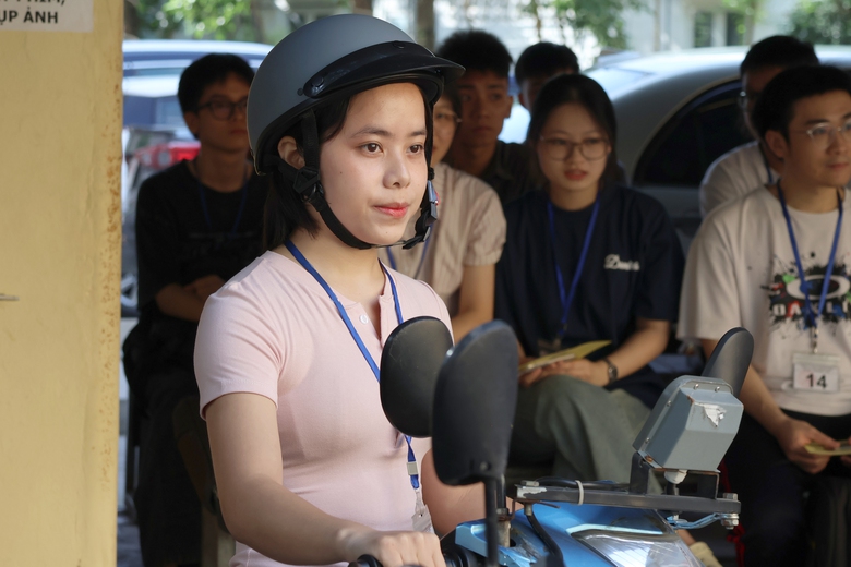 CSGT H&agrave; Nội bắt đầu tổ chức s&aacute;t hạch bằng l&aacute;i xe m&aacute;y- Ảnh 9.