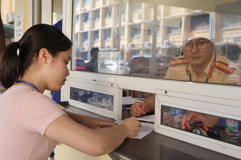 CSGT H&agrave; Nội bắt đầu tổ chức s&aacute;t hạch bằng l&aacute;i xe m&aacute;y- Ảnh 14.