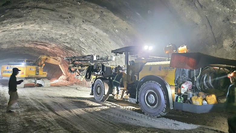 Huy động hơn 3.000 nhân lực, 1.100 máy móc, đẩy tiến độ cao tốc Quảng Ngãi - Hoài Nhơn- Ảnh 5. Huy động hơn 3.000 nhân lực, 1.100 máy móc, đẩy tiến độ cao tốc Quảng Ngãi - Hoài Nhơn- Ảnh 5.