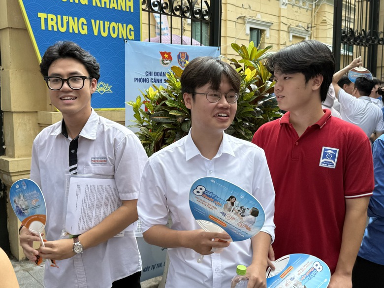 Hơn 1 triệu sĩ tử bước v&agrave;o thi m&ocirc;n To&aacute;n - Ảnh 1.