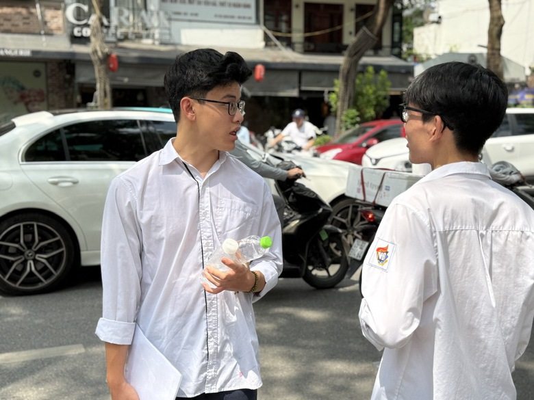 Th&iacute; sinh H&agrave; Nội lạc quan v&agrave; tiếc nuối sau m&ocirc;n thi To&aacute;n- Ảnh 4.