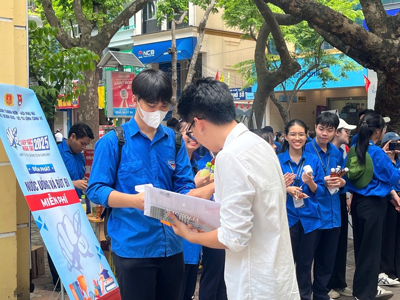 Th&iacute; sinh H&agrave; Nội lạc quan v&agrave; tiếc nuối sau m&ocirc;n thi To&aacute;n- Ảnh 11.