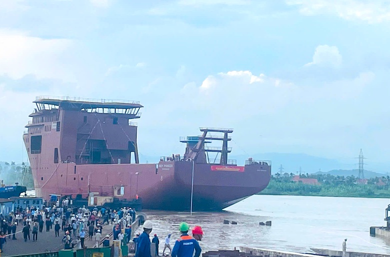 Hạ thủy t&agrave;u dịch vụ năng lượng ngo&agrave;i khơi hiện đại- Ảnh 1.