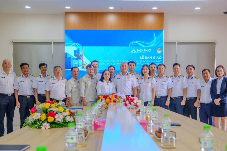 H&ograve;a Ph&aacute;t b&agrave;n giao l&ocirc; container đầu ti&ecirc;n cho Tổng C&ocirc;ng ty T&acirc;n Cảng S&agrave;i G&ograve;n- Ảnh 1.