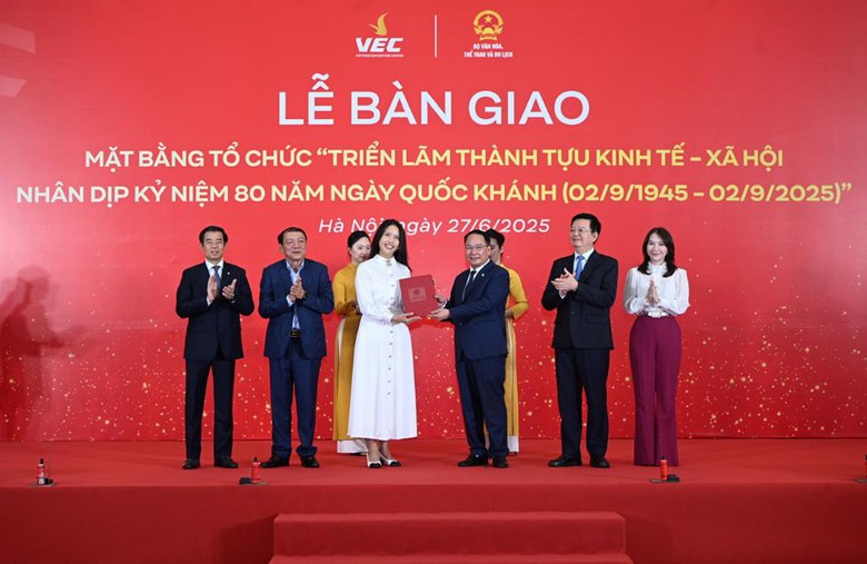 B&agrave;n giao mặt bằng cho Triển l&atilde;m th&agrave;nh tựu kinh tế - x&atilde; hội kỷ niệm 80 năm ng&agrave;y Quốc kh&aacute;nh- Ảnh 1.