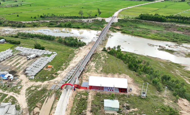 B&igrave;nh Định: Cầu mới nối nhịp vui về x&oacute;m H&oacute;c C&ocirc;ng- Ảnh 3.