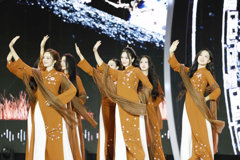 Hoa hậu Việt Nam 2024: Top 10 lộ diện sau m&agrave;n thi Trang phục Dạ hội- Ảnh 3.