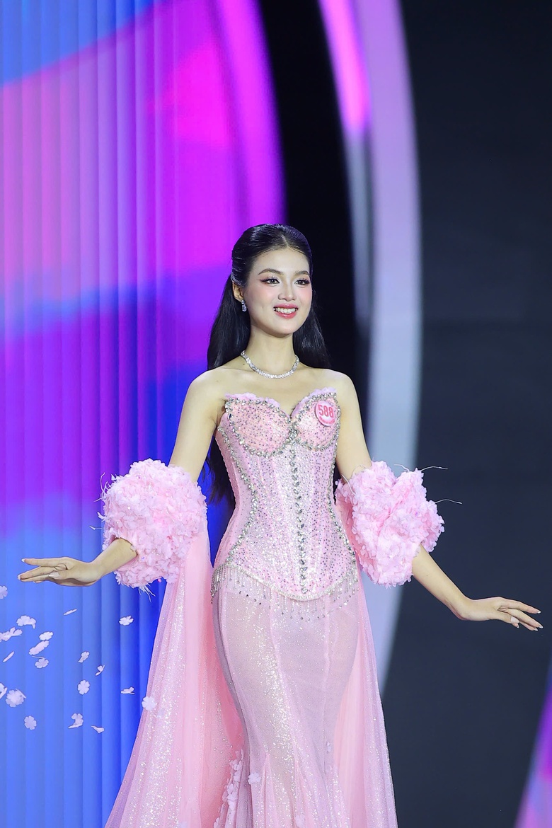 Hoa hậu Việt Nam 2024: Top 10 lộ diện sau m&agrave;n thi Trang phục Dạ hội- Ảnh 24.
