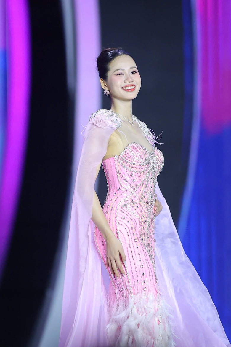 Hoa hậu Việt Nam 2024: Top 10 lộ diện sau m&agrave;n thi Trang phục Dạ hội- Ảnh 25.