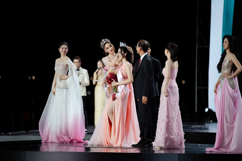 Final walk đầy cảm x&uacute;c của Hoa hậu Việt Nam 2022 Huỳnh Thị Thanh Thuỷ- Ảnh 7.