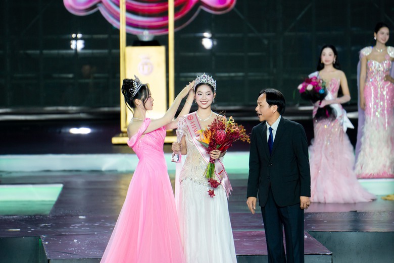 Final walk đầy cảm x&uacute;c của Hoa hậu Việt Nam 2022 Huỳnh Thị Thanh Thuỷ- Ảnh 6.