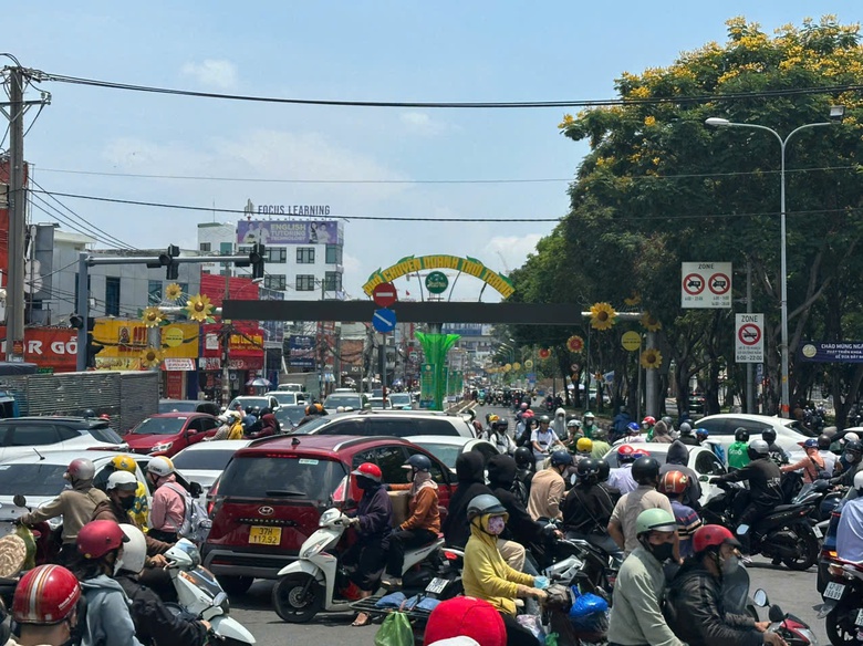 Sở X&acirc;y dựng TP.HCM y&ecirc;u cầu khắc phục sự cố nhiều đ&egrave;n t&iacute;n hiệu kh&ocirc;ng hoạt động ở TP Thủ Đức- Ảnh 2.