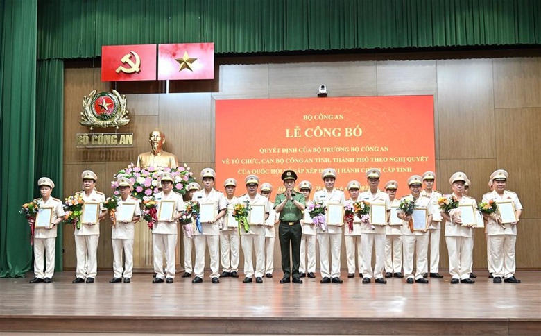 Công bố 34 giám đốc công an cấp tỉnh sau khi sáp nhập- Ảnh 1. Công bố 34 giám đốc công an cấp tỉnh sau khi sáp nhập- Ảnh 1.