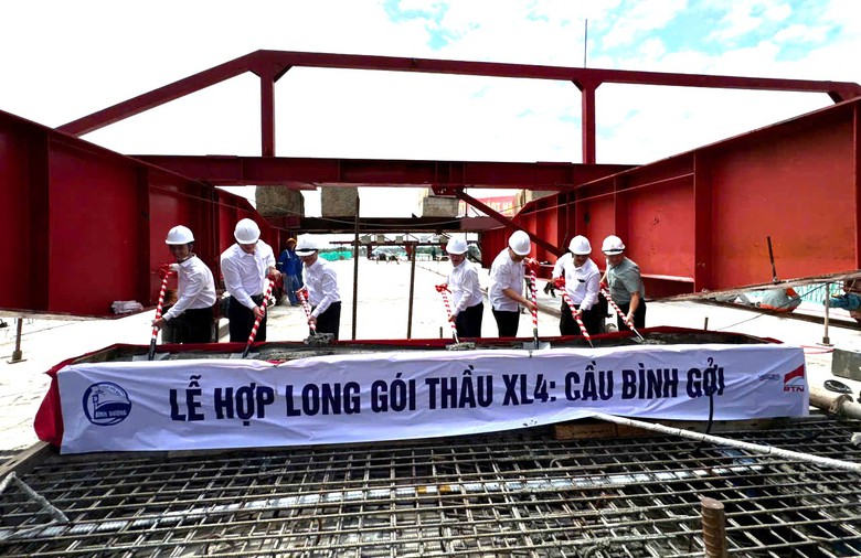 Hợp long cầu B&igrave;nh Gởi nối B&igrave;nh Dương với TP.HCM- Ảnh 1.