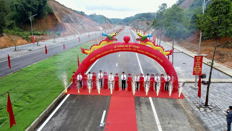 Th&ocirc;ng xe  tuyến đường 300 tỷ đồng ở Y&ecirc;n B&aacute;i- Ảnh 1.