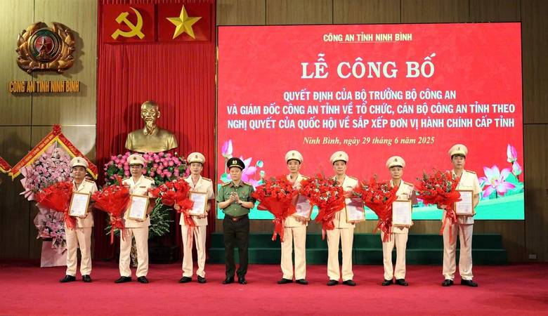 Đại t&aacute; Nguyễn Hữu Mạnh l&agrave;m Gi&aacute;m đốc C&ocirc;ng an tỉnh Ninh B&igrave;nh mới- Ảnh 3.